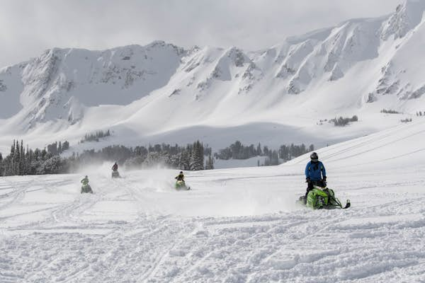 Montana’s 9 best winter activities – skiing is just the beginning!